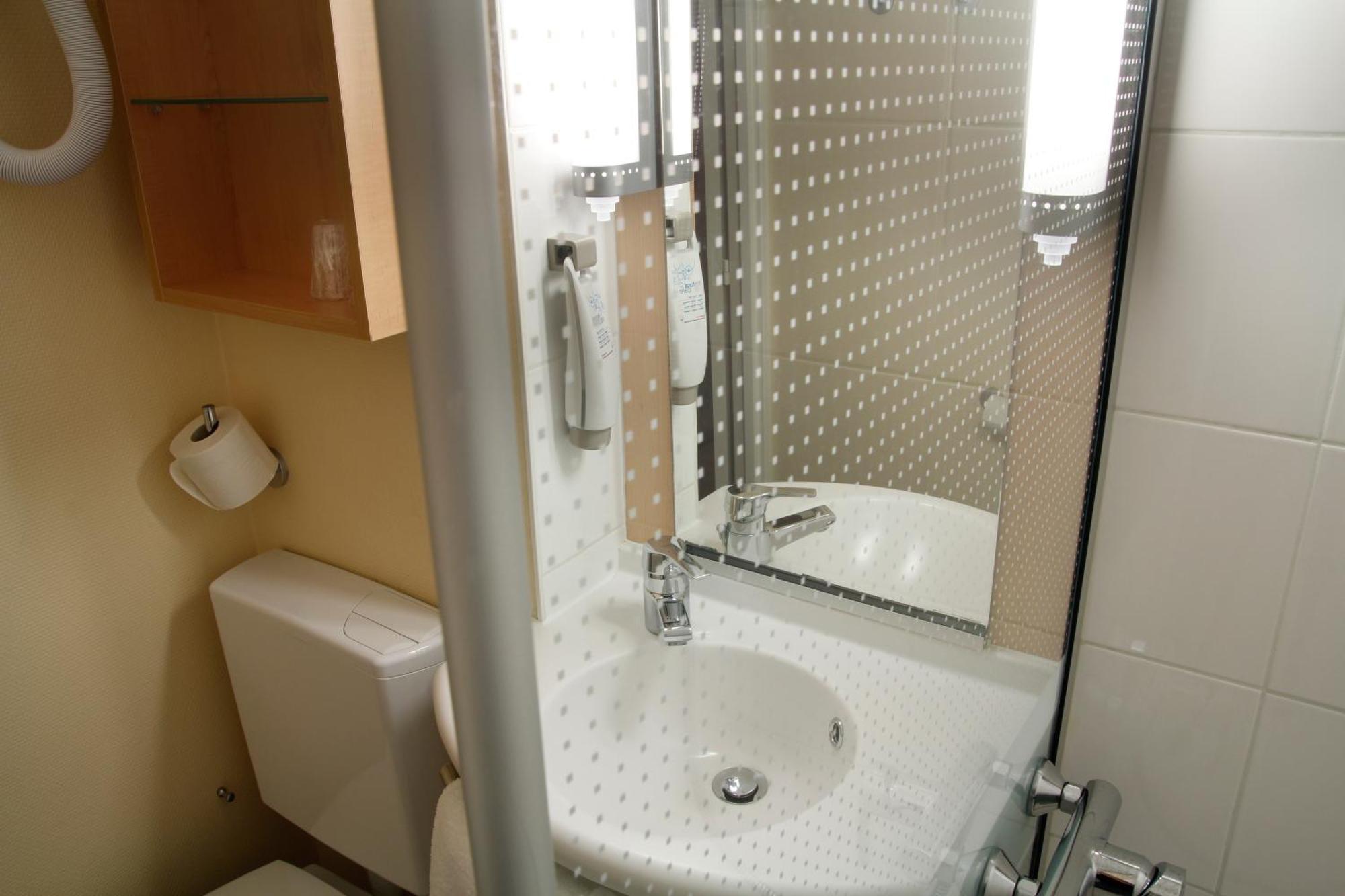 Ibis Montbeliard Hotel Værelse billede